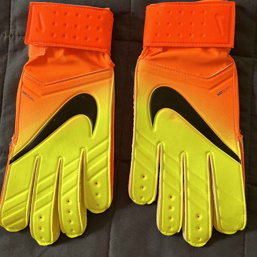 NWOT Nike Goalkeeper Gloves